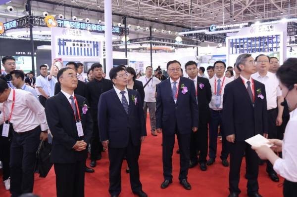2024世界交通运输大会在青开幕海信智慧交通重磅亮相(图2)