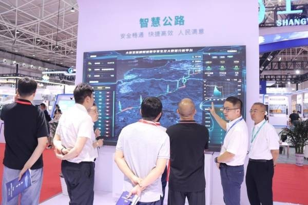 2024世界交通运输大会在青开幕海信智慧交通重磅亮相(图4)