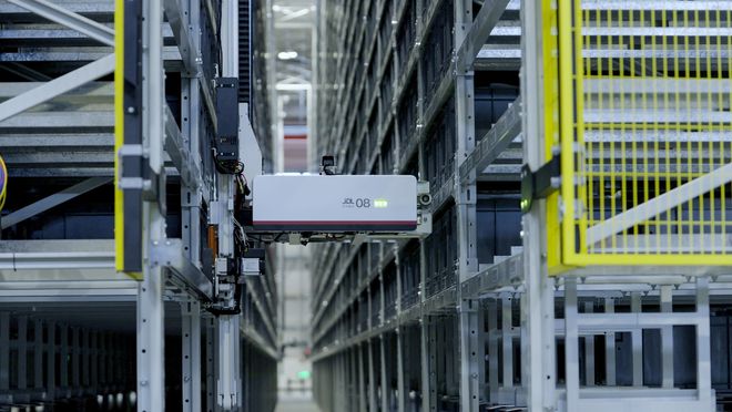 “智狼”机器人全新发布！京东物流全场景科技成果亮相CeMATASIA2024(图2)