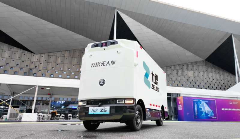 亮相WAIC！九识智能新款Z5首秀重新定义城配效率(图3)