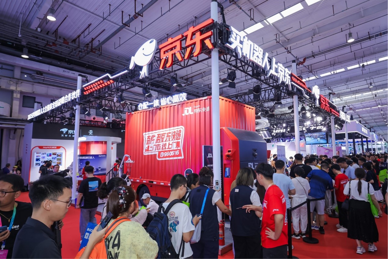 京东物流“狼族”系列亮相机器人大会无人轻卡首秀诠释智慧供应链硬实力(图1)
