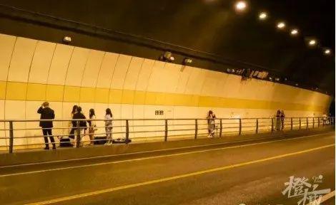 查找身边安全隐患小专栏拍摄“人生照片”不值得“赌上人生”(图3)