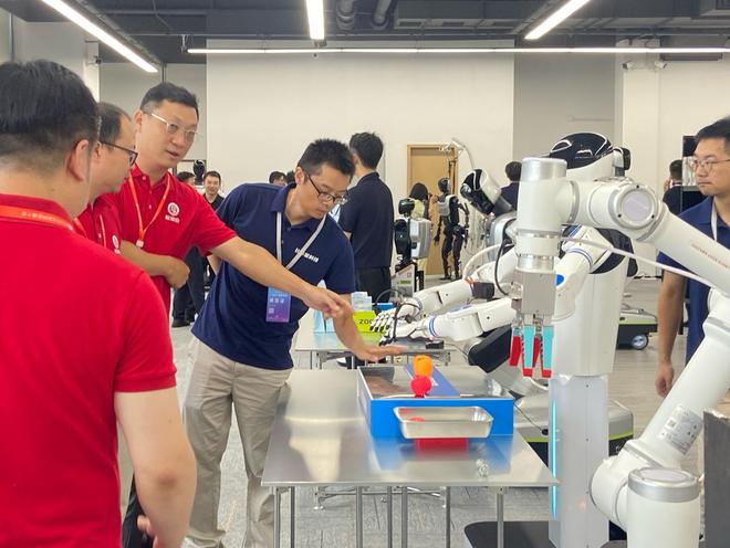 机器人“总动员”长沙上演AI赋能千行百业(图2)