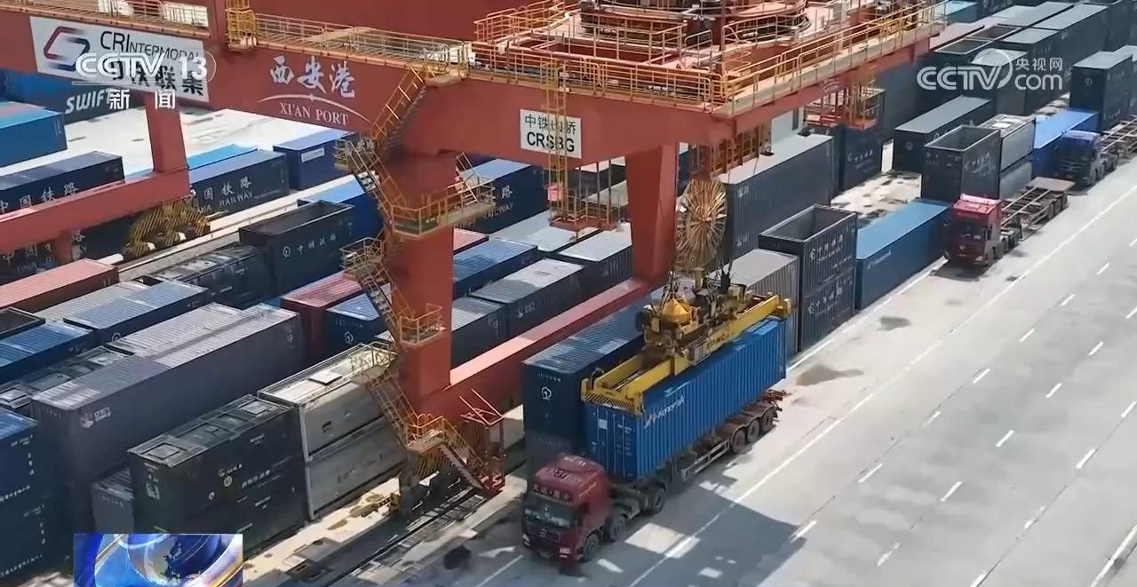 迈向“十五五”“钢铁驼队”驰新程(图4)